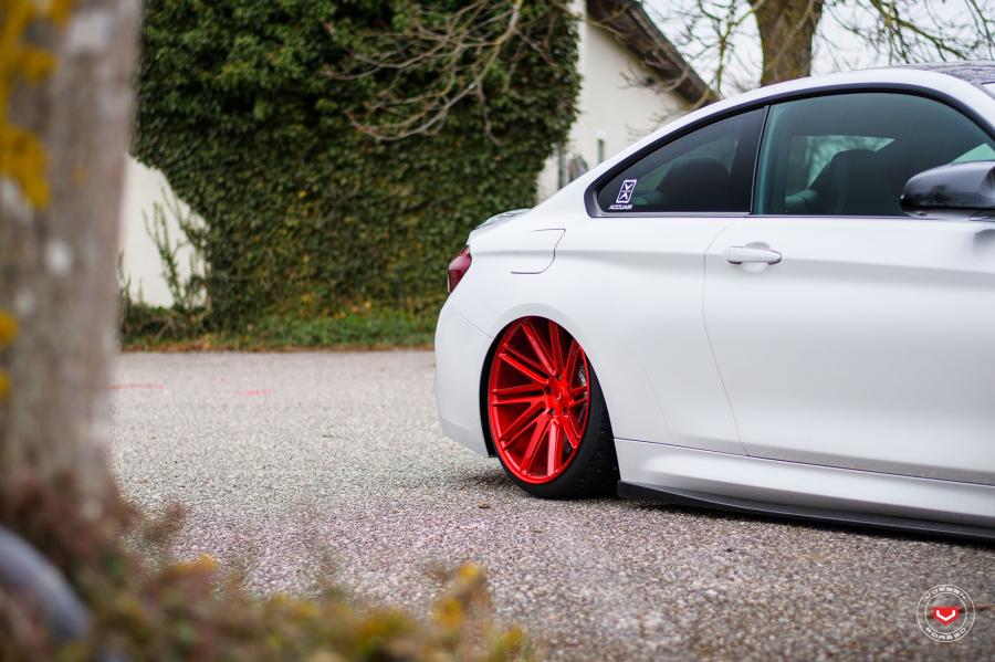 Детали экстерьера BMW M4 Coupe on Vossen Wheels (VPS-307T) 2017 года  (фото 8 из 20)